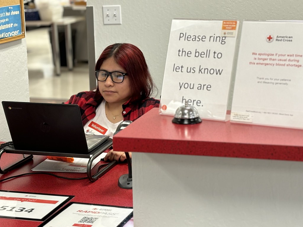RedCrossNorCal's tweet image. As #NationalVolunteerAppreciationWeek continues, we're highlighting our blood services volunteers. They welcome donors, check them in for their appointments, keep the waiting &amp;amp; canteen areas stocked and tidy, field questions and deliver blood to patients in need 24/7. Thank you!