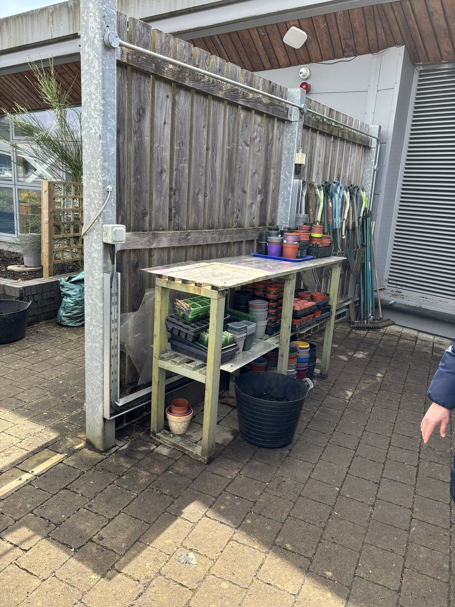 pyc_post16's tweet photo. Transition to College @BGLZ what an amazing first day joining the Gardening elective #Teamwork #newexperiences @Penycwm https://t.co/QRs3gIHxxk