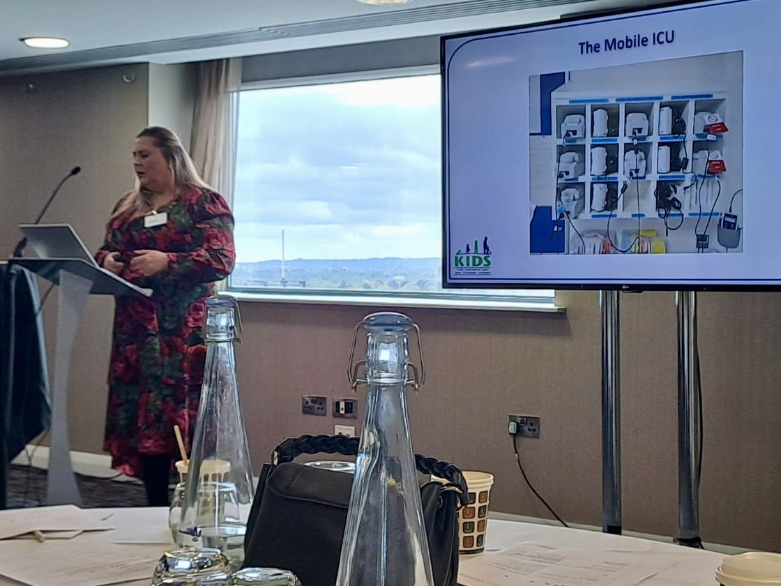 KIDSNTS's tweet photo. Our senior advanced nurse practitioner Anneke @alg_1972 has been talking about how we use point of care testing during our transport process at the @Siemens customer connections meeting today. Lots of interest around what retrieval teams are. #networking https://t.co/WnOQKqUB3d