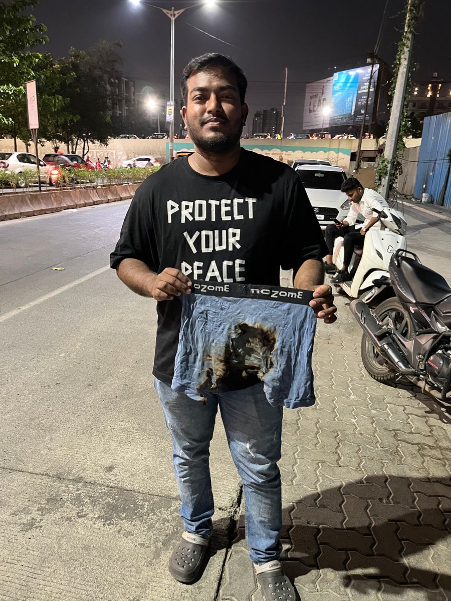 Rads0071's tweet photo. #BurnYourUnderwear
#ChaddiProtestAgainstRahul 
#RahulsIncelFactory 

Indian men are getting angry at the anti male &amp; anti-boy Congress party.

Congress party hates men and boys.

#Novote4Congress https://t.co/BQf2iyqjMA