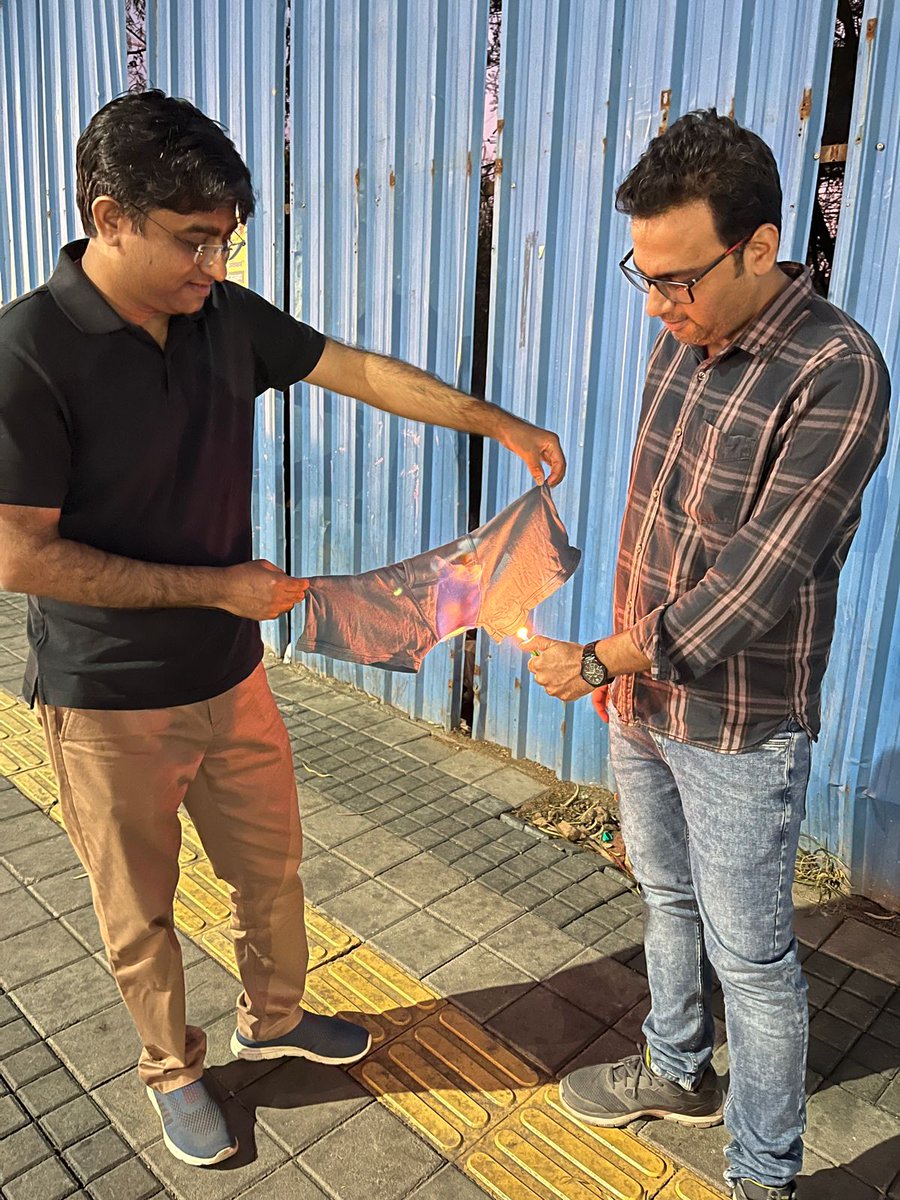 Rads0071's tweet photo. #BurnYourUnderwear
#ChaddiProtestAgainstRahul 
#RahulsIncelFactory 

Indian men are getting angry at the anti male &amp; anti-boy Congress party.

Congress party hates men and boys.

#Novote4Congress https://t.co/BQf2iyqjMA