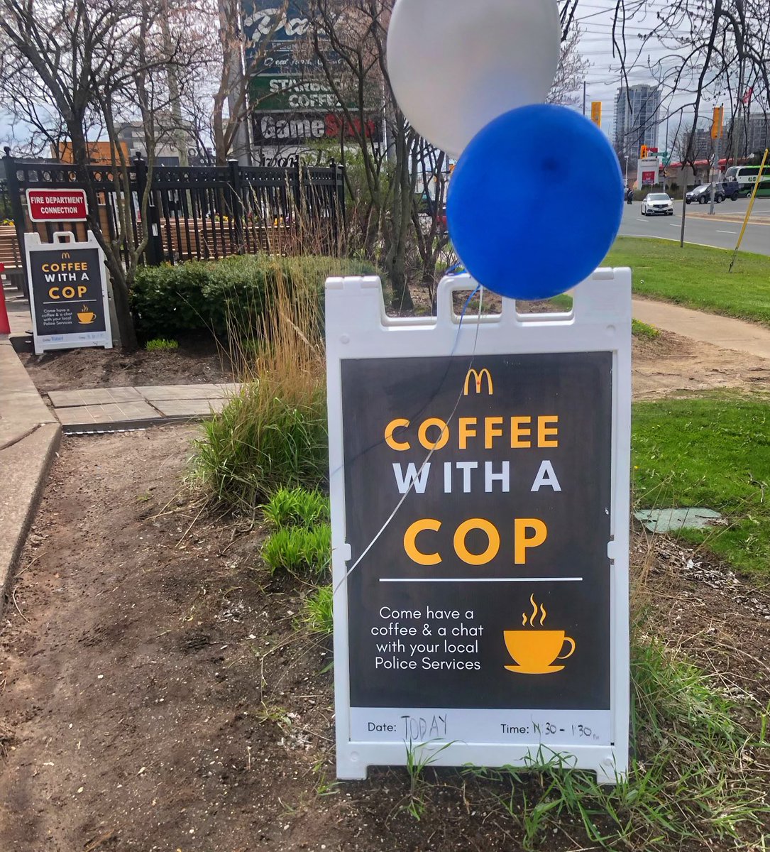 Happening now, in @CityofPickering!

Stop by, and say hello!

Liverpool and Kingston.

#drps #cops #police #coffeewithacop
#coffee #community #pickering