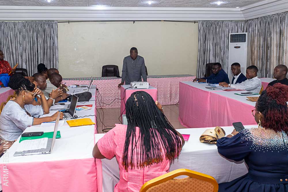 ArmpBenin's tweet photo. Cette session de formation qui regroupe les #PRMP et les Chefs des #CCMP de 20 Agences d'État permettra à ceux-ci d'avoir une parfaite maîtrise des critères techniques pour le montage d'un #DAO et d'attribution d'un marché de travaux. Elle prendra fin le vendredi 26 avril 2024 https://t.co/SbVQrEZr5j