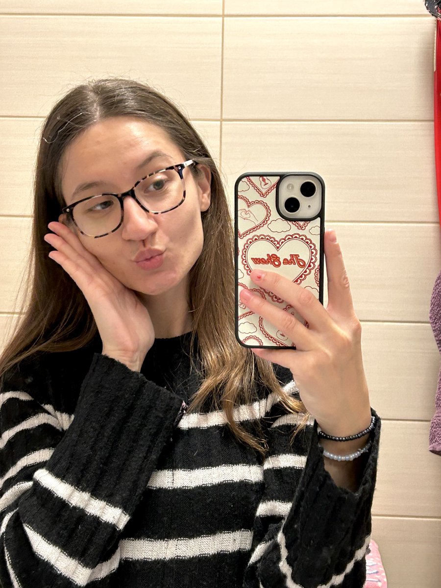 this little package was waiting for me and it immeditaly made my day better 🩷🌟 <a href="/caitlinsjewls/">Caitlin’s creations shop</a>