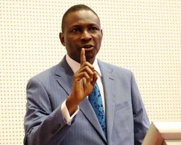 TemisMedia's tweet photo. “If I do not personally oversee the completion of the investigation regarding Yahaya Bello, I will tender my resignation as the EFCC Chairman”. 
-Ola Olukoyede, EFCC Chairman https://t.co/KZ7eqiQCLv