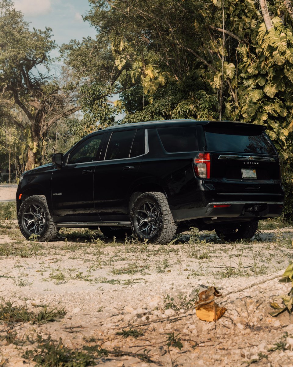 This is our new 20x9+0 fitment / 4P06 on this new Tahoe. Tires are 33x12.5x20 @falkentire with stock suspension. Bolt on setup, no modifications needed. Wheels are in stock NOW. #CHEVROLET #chevrolettahoe #tahoe #chevytahoe #4playwheels #4p06