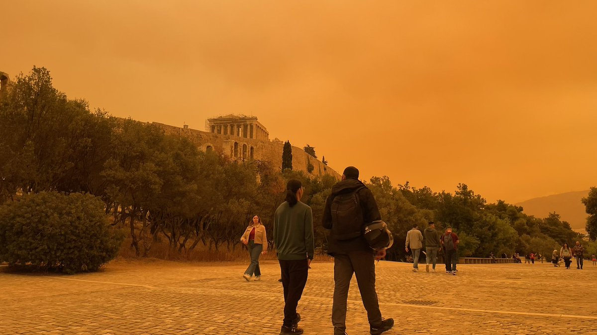 Scary yellow sky in Athens this evening. #Greece #Saharandust