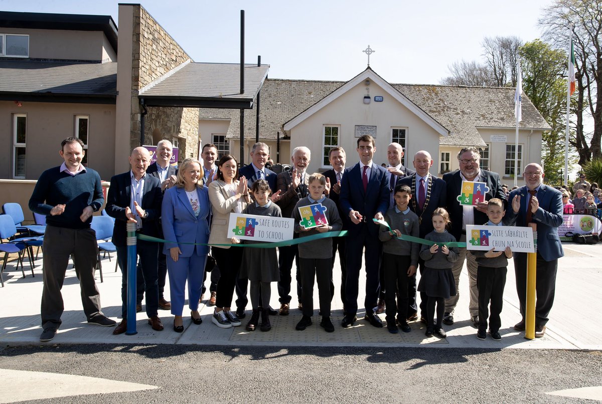 Minister Chambers launched two Safe Routes to School Projects at St Aidan’s NS Enniscorthy and Scoil Mhuire Rosslare in #Wexford Yesterday. This new infrastructure, invested by the Government, provides children with safer and more active options to travel to and from school.