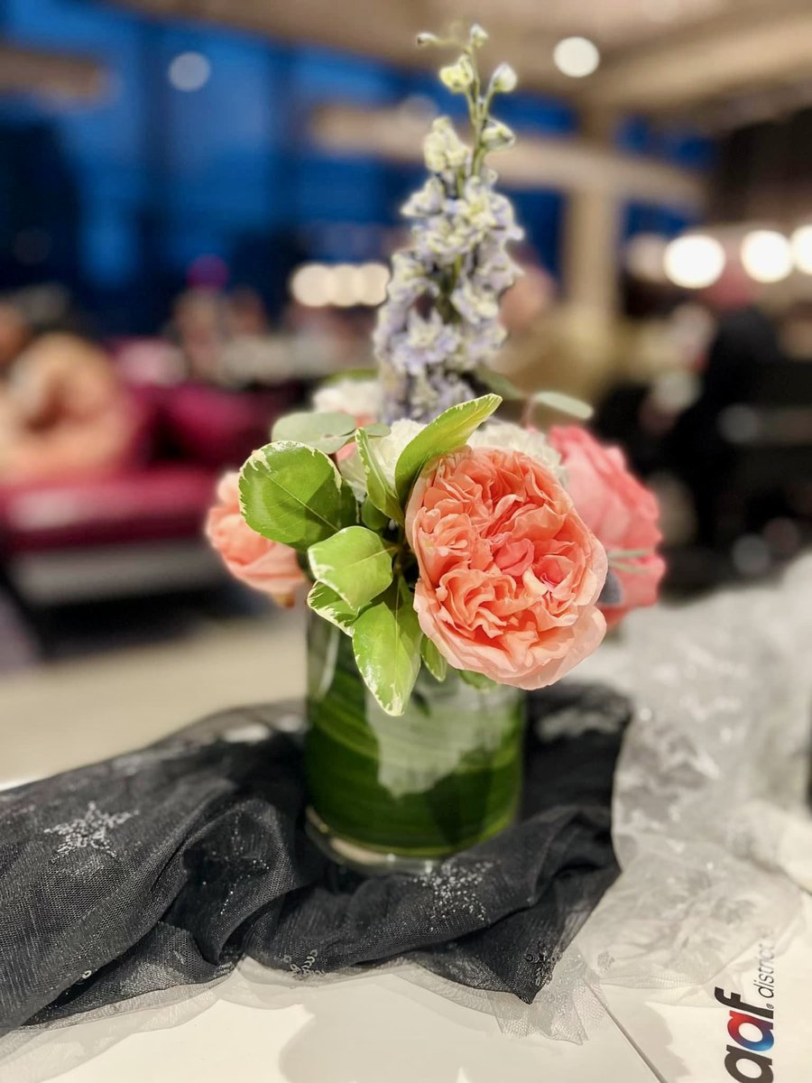 LongviewISD's tweet photo. Our #longviewHS advanced floral design class is so talented and are designing arrangements for organizations all over Texas. We are so proud of these students and their teachers! https://t.co/2OkrDSN171