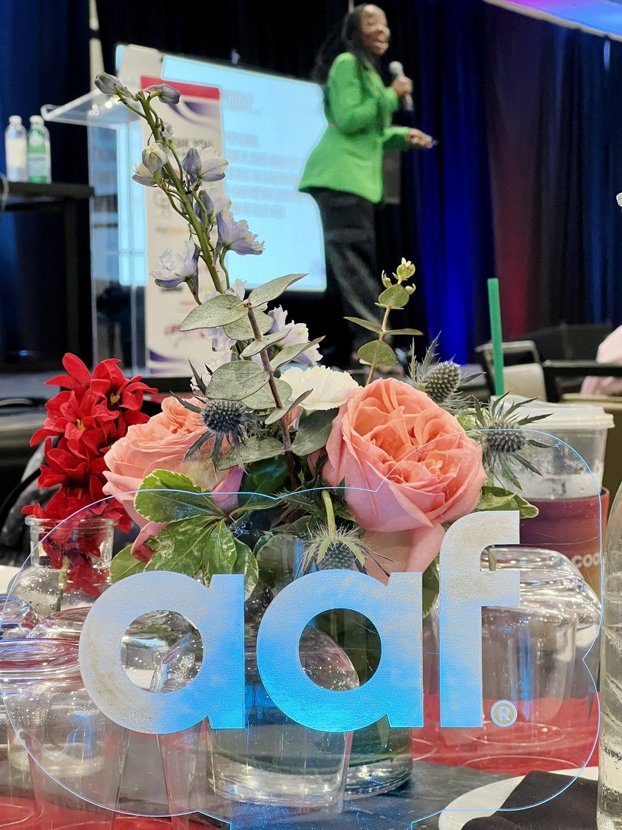 LongviewISD's tweet photo. Our #longviewHS advanced floral design class is so talented and are designing arrangements for organizations all over Texas. We are so proud of these students and their teachers! https://t.co/2OkrDSN171