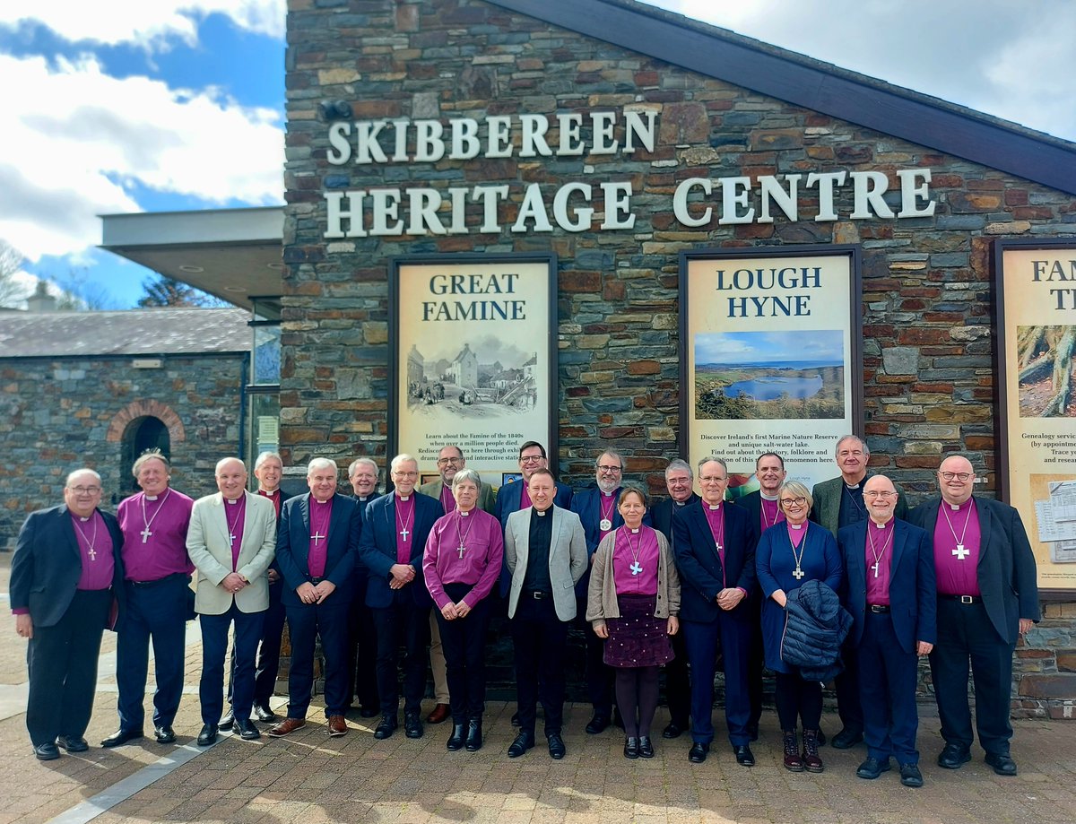 Delighted to welcome the Celtic Anglican Bishops of Ireland, England, Scotland and Wales to our exhibitions today, such interesting people, thank you @DrPaulColton for bringing them to #WestCork #skibbereen