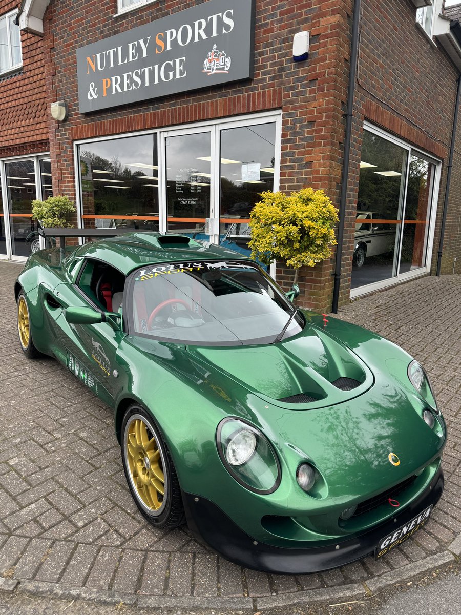 JUST ARRIVED ! It's playtime with the MotorSport Elise 💚 #prototype #genevamotorshow #lotus #lotuscars #lotusmotorsportelise #motorsportelise #prideofhefthal #lotusnation #lotuselise #lotusexige #lotusracecar #classiclotus #lotusowners #lotusownersclub #nutleysportsprestige