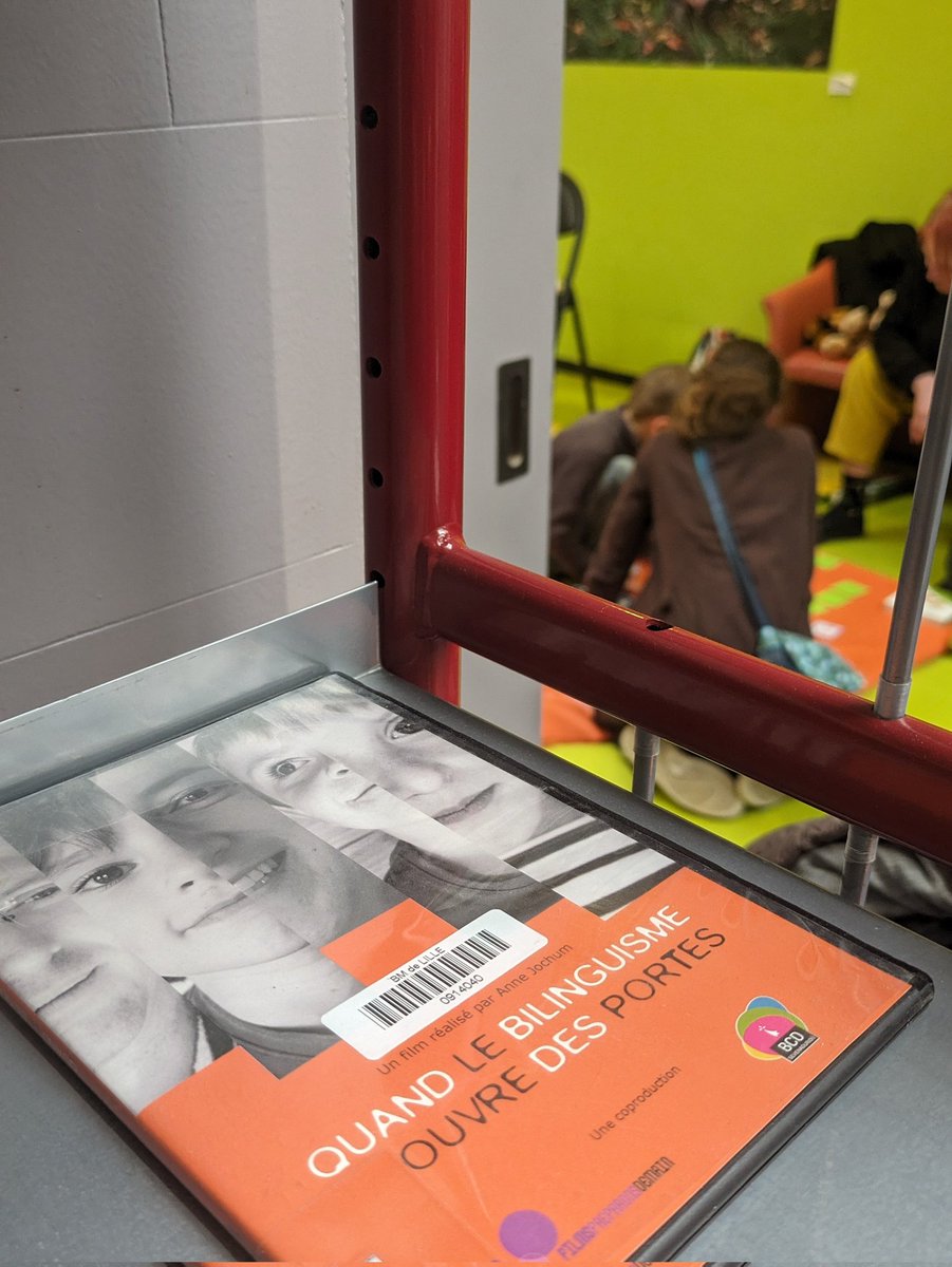 Elu_e_sPCFLille's tweet photo. 23 avril, journée de la langue anglaise
Par l’ #educationpopulaire et le Plan anglais, apprenez de façon ludique à tout âge!
RDV dans les centres de loisirs, bibliothèques, associations et maisons de quartier.
@EddieJacquemart en visite à la médiathèque de Fives https://t.co/xDqmLx2V4w