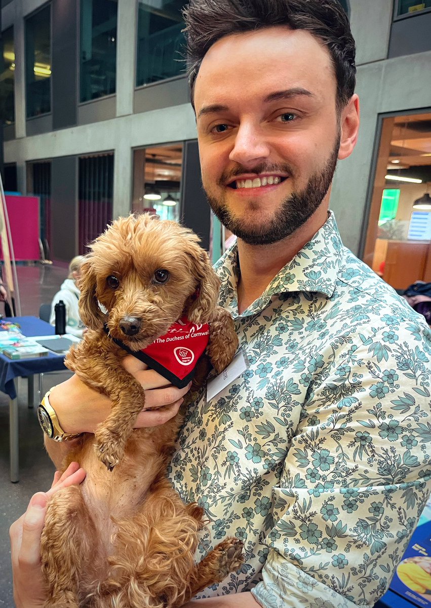 Thanks for inviting me to share our latest research into CBS at @UCLeye & @Moorfields. A highlight was meeting Eliza from @MedDetectDogs who’s currently training to detect onset of visual hallucinations using her nose! 🐶 @esmesumbrella
