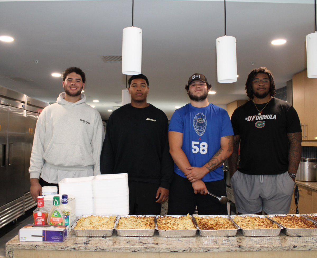 Last night, we prepared chicken alfredo at the Ronald McDonald House, and we are honored to have served the residents. If you're interested in becoming a visiting chef like us, check out the link for more information! rmhcncf.org @FL_Victorious #FVFoundation