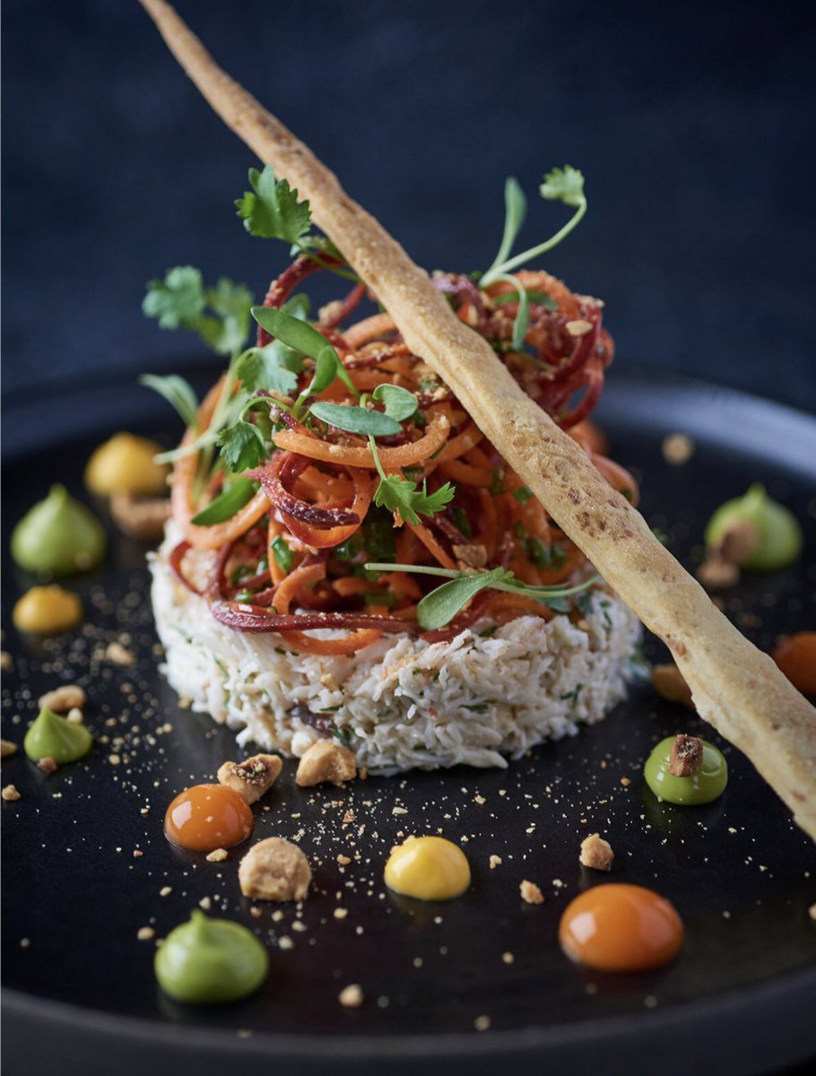pipeandglass's tweet photo. Dressed North Sea white crab meat, carrot and coriander salad, roast lemon puree, cobnut flatbread. 

#onthemenu #northseacrab #cobnuts #starter #pipeandglass #michelinpub #delicious https://t.co/kitzdN3m3S