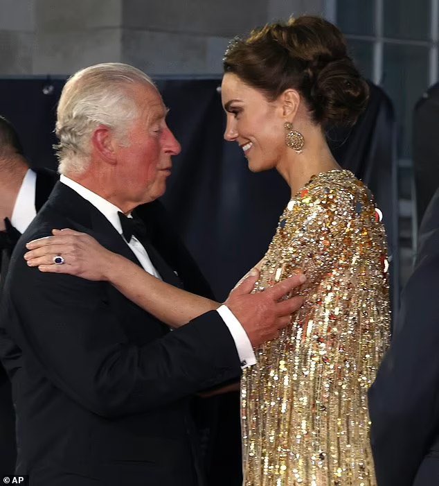 agedorgallery's tweet photo. In a touching gesture from #KingCharles to his daughter-in-law, #KateMiddleton has been appointed #RoyalCompanion of The Order of the #Companions of #Honour
Meanwhile he has also appointed #PrinceWilliam to be #GreatMaster of the Most Honourable #Order of the #Bath . #Royal https://t.co/dCHMXvmBrC