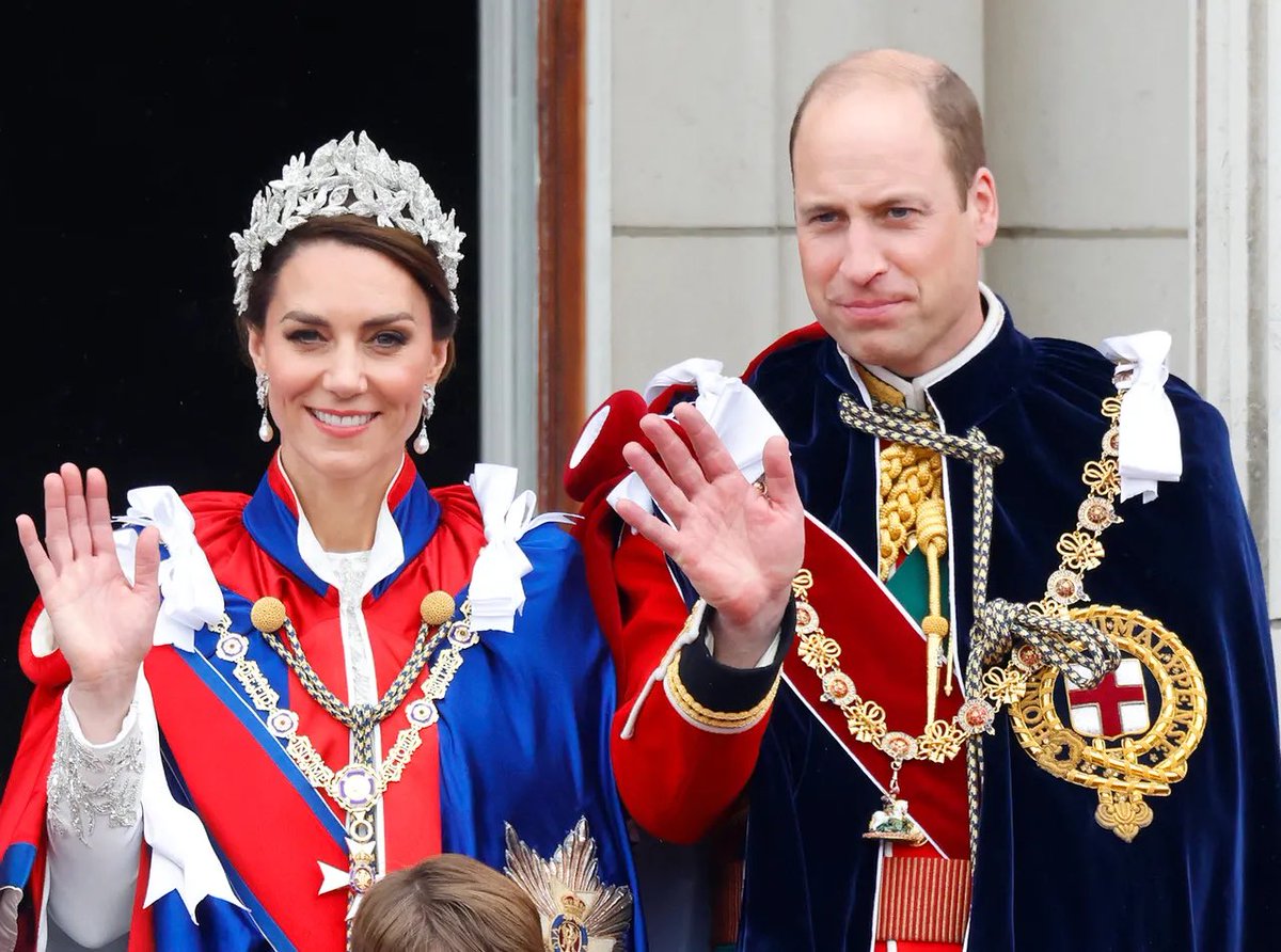agedorgallery's tweet photo. In a touching gesture from #KingCharles to his daughter-in-law, #KateMiddleton has been appointed #RoyalCompanion of The Order of the #Companions of #Honour
Meanwhile he has also appointed #PrinceWilliam to be #GreatMaster of the Most Honourable #Order of the #Bath . #Royal https://t.co/dCHMXvmBrC