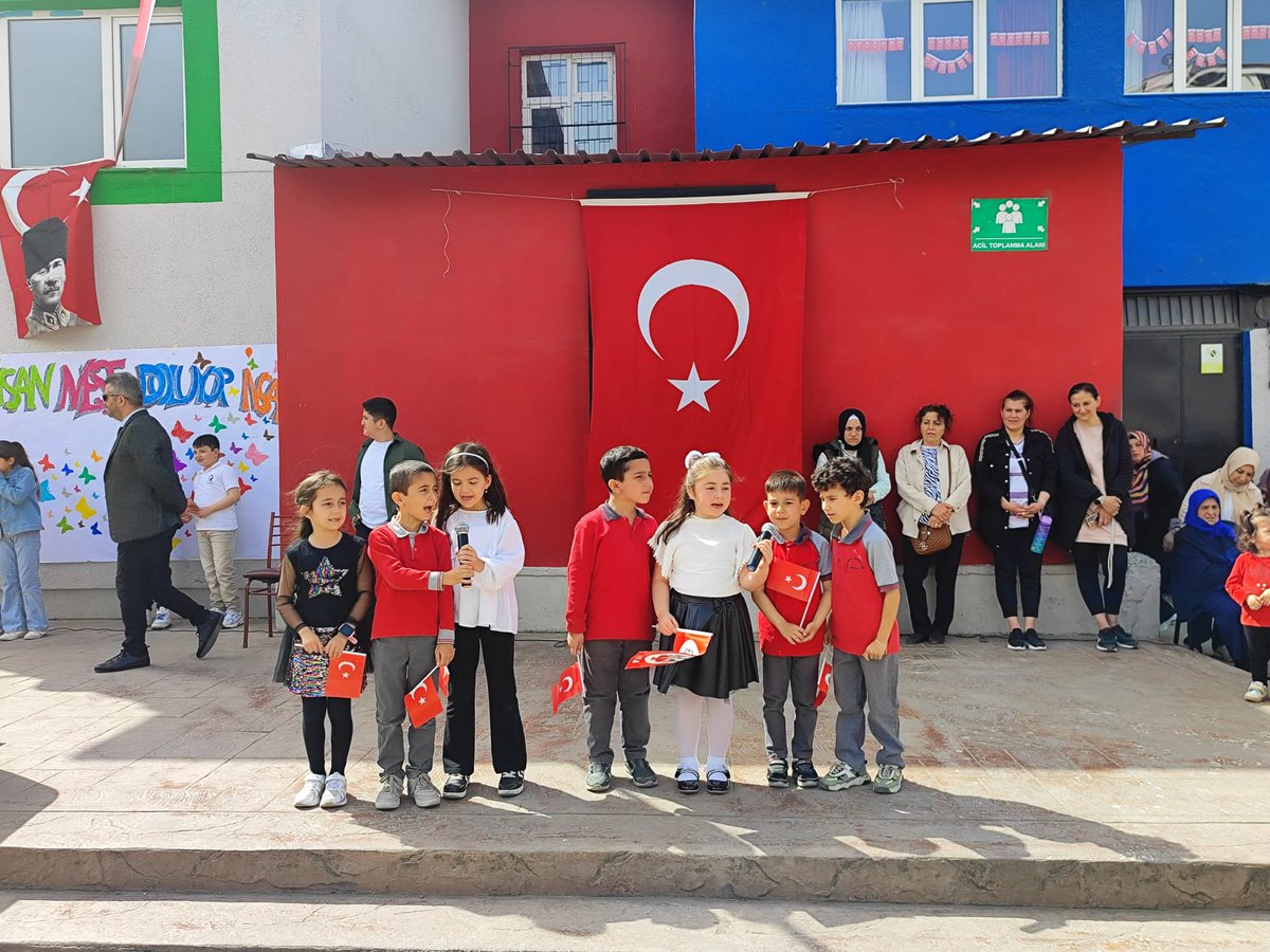 Bafrabarbarosi1's tweet photo. 23 Nisan Ulusal Egemenlik ve Çocuk Bayramımız                          @Recepzc86133724      @FahriGuler55               @EbruBAY57060060  @ayan2549            @serpilkoca19             @DeryaDlger2 https://t.co/bOinnFFjix