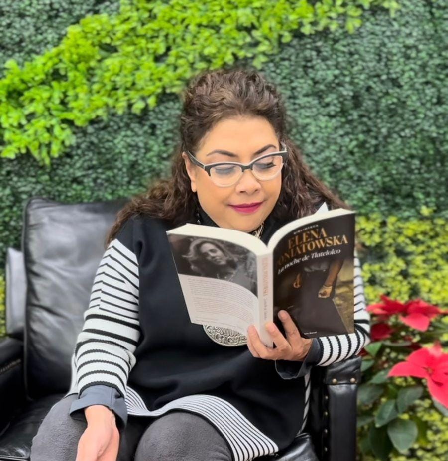 ClaraBrugadaM's tweet photo. Uno de mis libros favoritos es "La Noche de Tlatelolco", de la querida Elena Poniatowska, que habla sobre la matanza de estudiantes el 2 de octubre de 1968. 

Es irónico que Taboada, siendo candidato del PRI, use la frase "el 2 de junio no se olvida". Parece una burla o que no conoce la historia del partido al que representa.

#ClaraJefaDeGobierno

#GanamosConClara