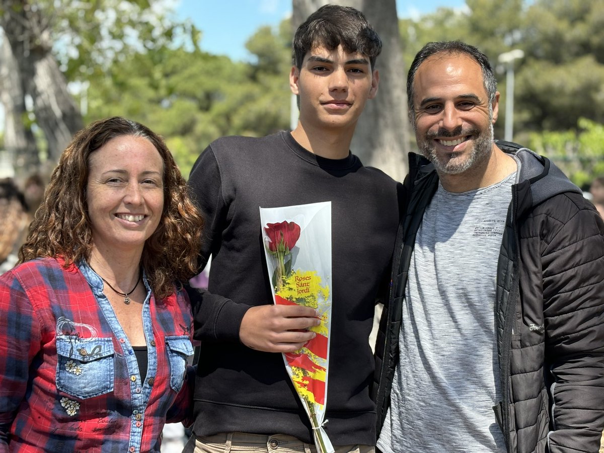 InstitutSantPol's tweet photo. Premis #Batxillerat #SantJordi2024 🌹🐉 📖 https://t.co/LVPEA32gBE