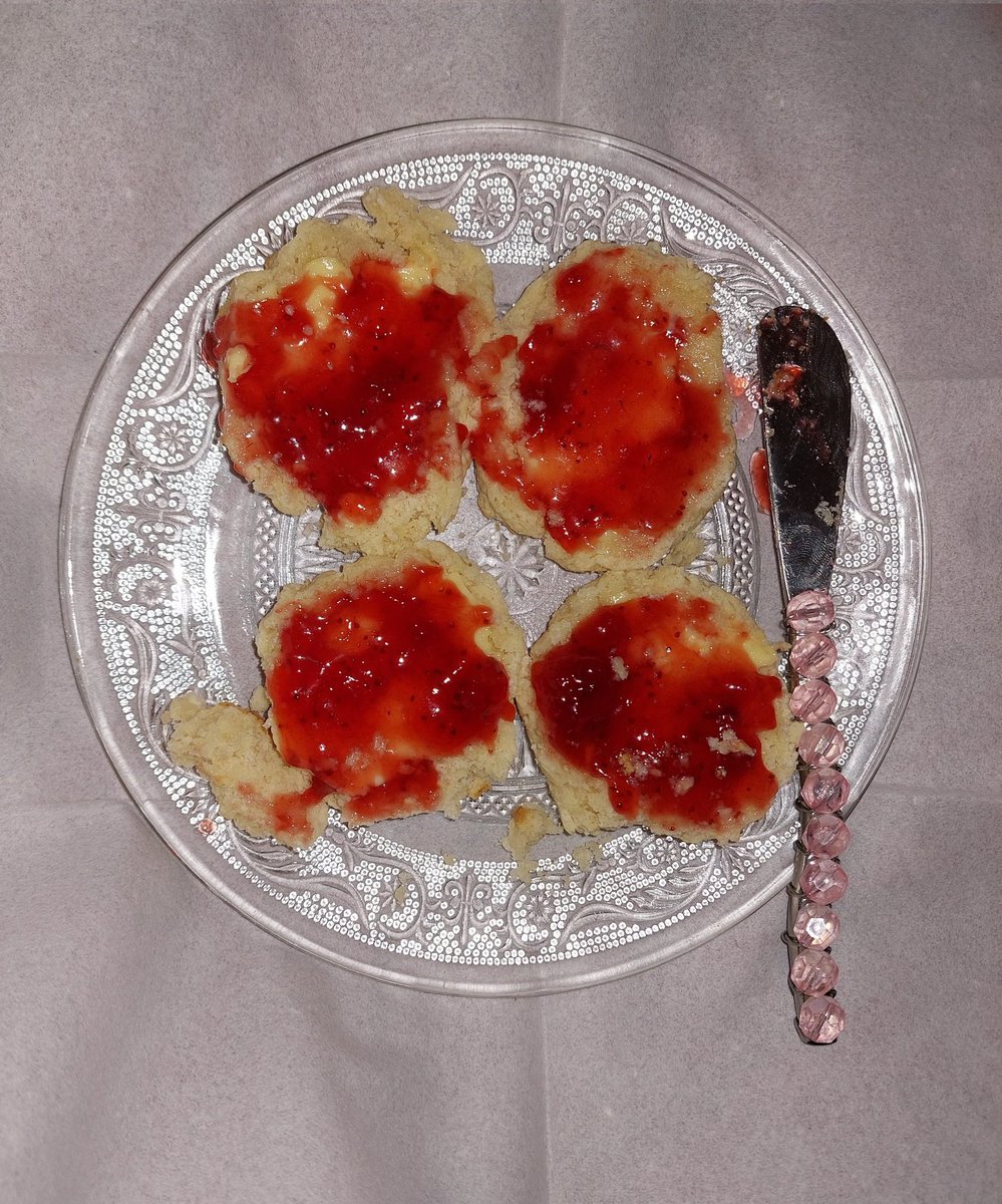 GlynisSpencer's tweet photo. My somewhat meagre #StGeorgesDayCelebrationTea
as I'm not feeling very well. I'll save the other treats for later in the week, when I hope to feel better. Enjoy your tea, if you're celebrating. ❤️🌹😘
🏴🏴🏴🏴🏴🏴🏴🏴🏴🏴🏴🏴
#MiniScones https://t.co/6QJM30gEmU