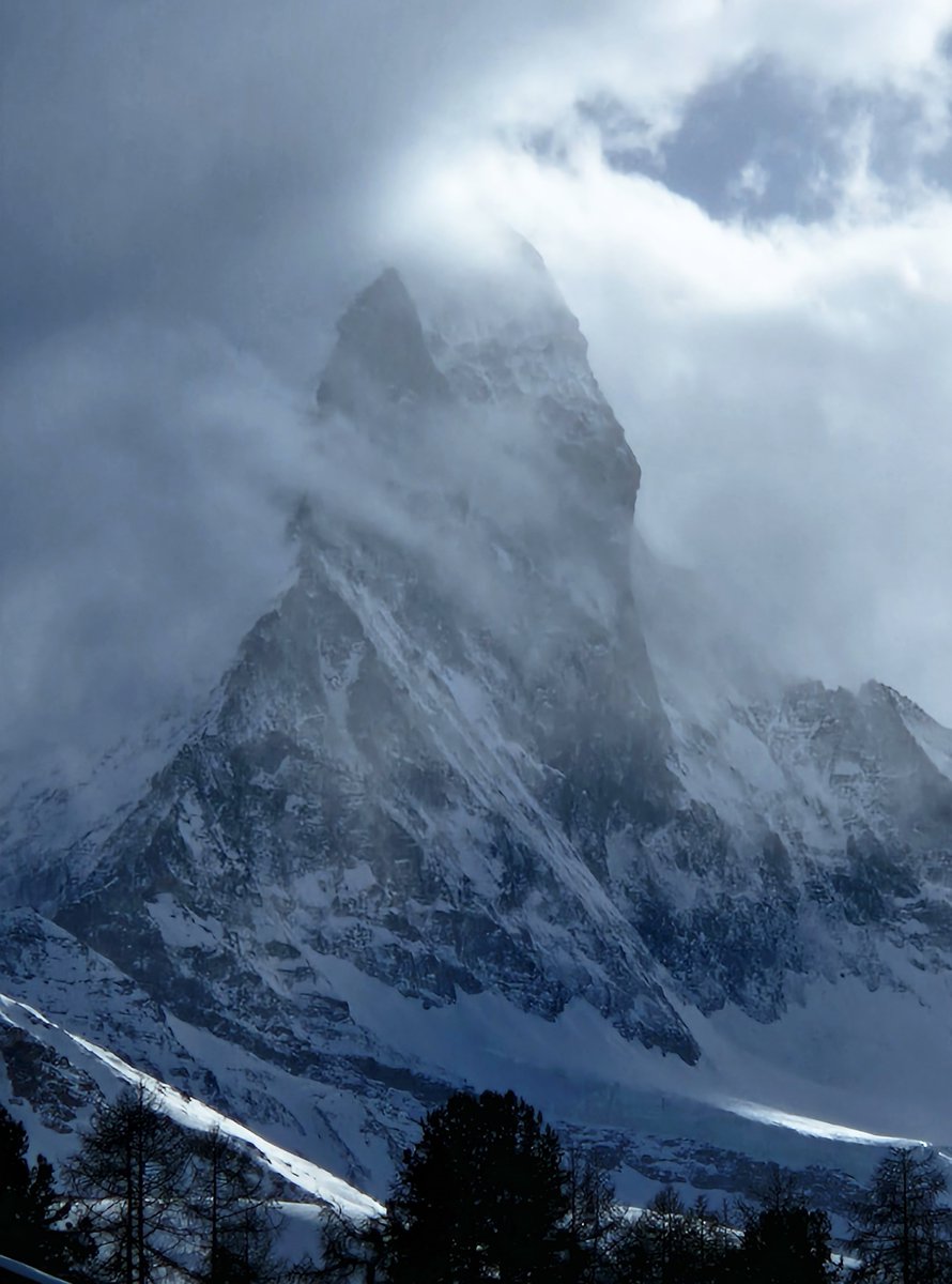 One more from that moody Horn! 🗻❄️🌥️ (Thank you so much @thesandaic for capturing and sharing this moment! 🥰)