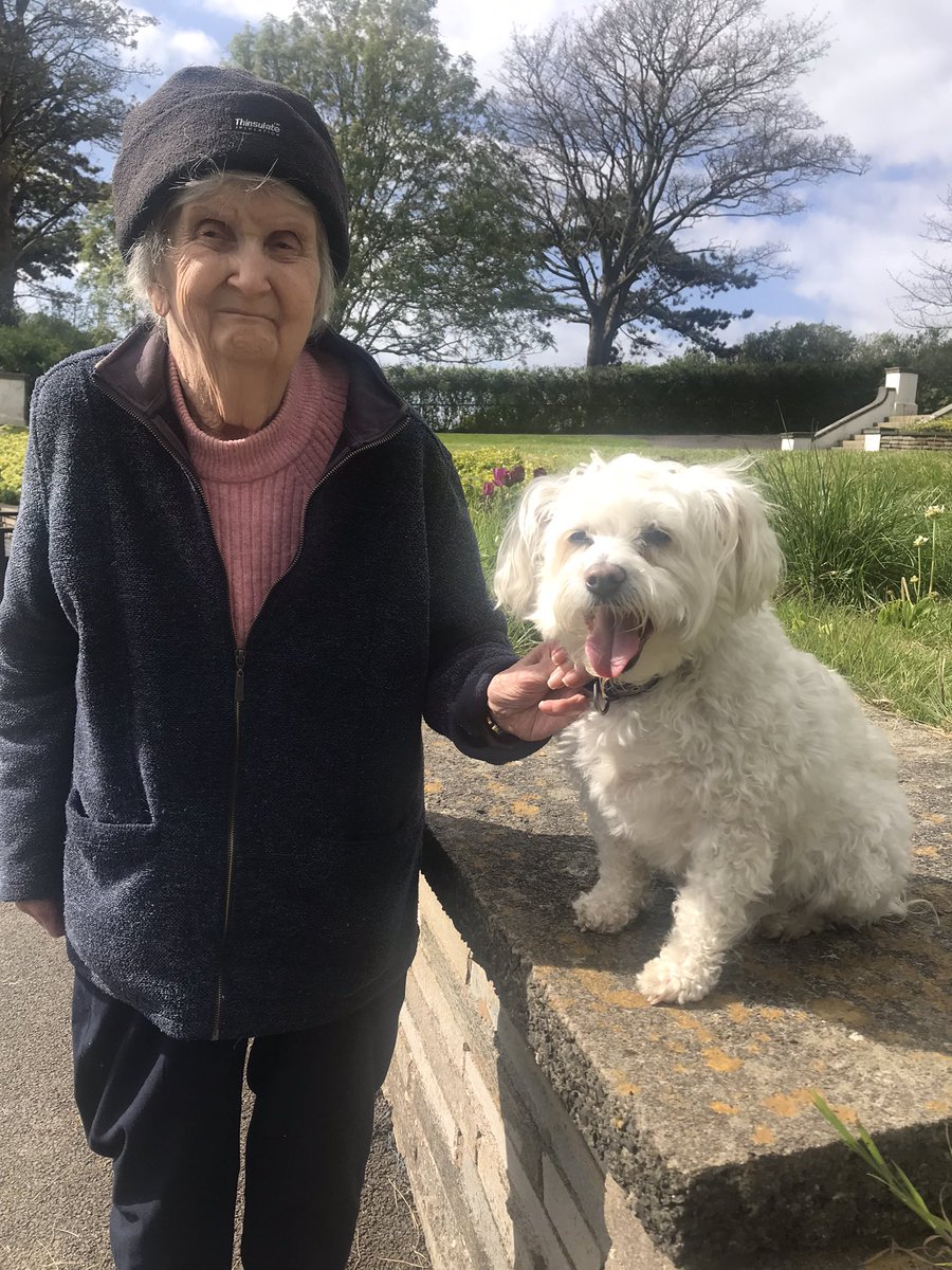 davidriley0808's tweet photo. @GloriaEstefan Thanks ever so much Gloria for Mum’s 84th birthday wishes, I’ve passed them on and they made her very happy 😁she’s had a great day so far, we took her out this afternoon to a lovely park (little Alfie 🐶🐾🐾 tagged along too for an adventure) &amp; heading home now for some 🎂😋XOXO https://t.co/1SLcAugOJ8