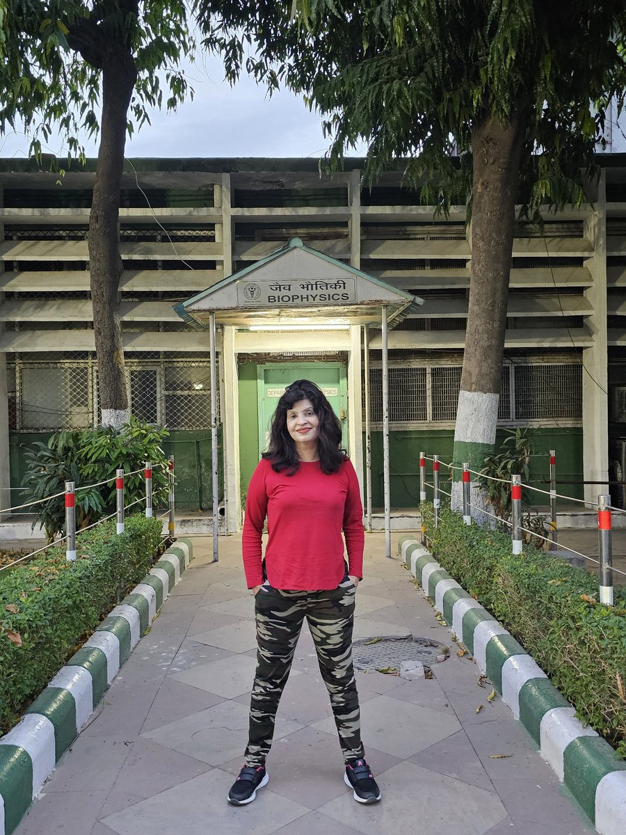 The sky.
The trees.
A girl.
Some sunshine.
Some rainbow dreams.
#womeninstem  #womeminscience #professor #Biophysics #aiims