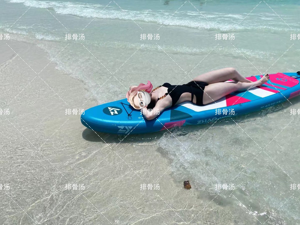 Laoyingqaq's tweet photo. 要晒脱皮啦，有没有宝帮我擦个防晒呀~ https://t.co/RKD6hEHGjn