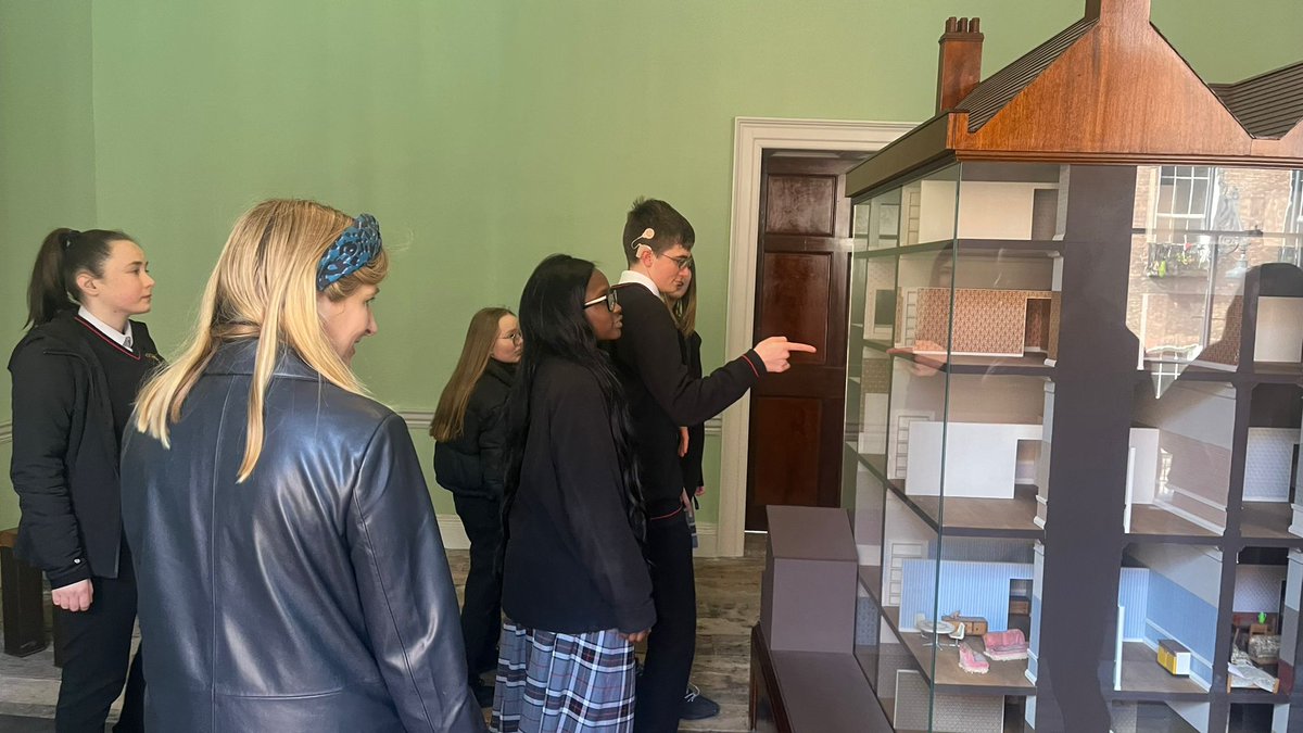 Some of our 5th and 6th-year students enjoyed a school trip to @henriettastreet , where they learned about the transitions in Dublin from rich Georgian homes to poor, damp tenements. Alvean Jones, tour guide and historian, led the tour, she was an amazing tour guide! @Mysticvean