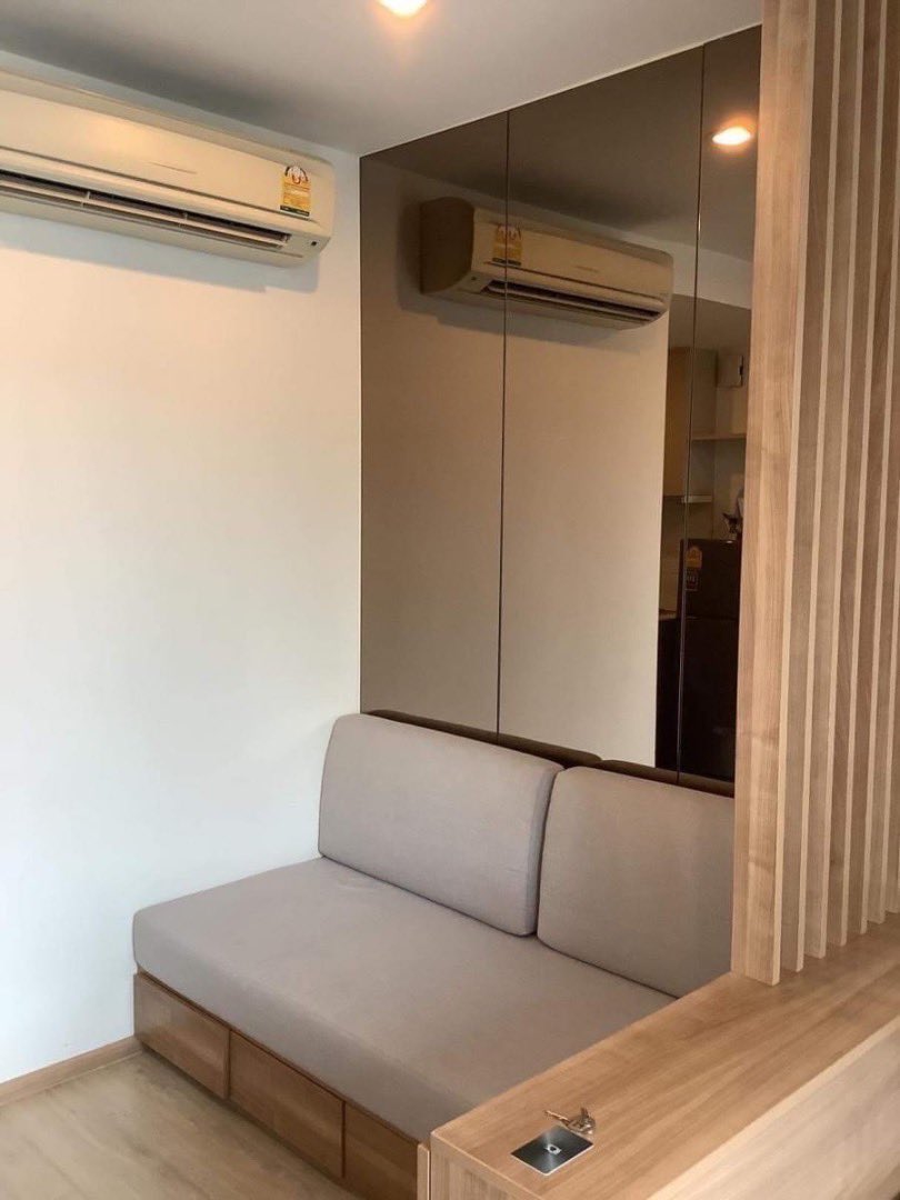 Condonearcu's tweet photo. 🚨ด่วน! ห้องหลุดที่ไอดีโอคิว จุฬา คอนโด 
- ห้อง Studio ขนาดพื้นที่ 23 ตรม.
- Built-in ทั้งห้องให้มีพื้นที่เก็บของเยอะมาก
- มีเครื่องใช้ไฟฟ้าให้ครบ ทีวี ตู้เย็น แอร์ ไมโครเวฟ เครื่องซักผ้า เครื่องทำน้ำอุ่น มีให้ครบภายในห้อง

💰 16,500/เดือน https://t.co/vY566EEdJr