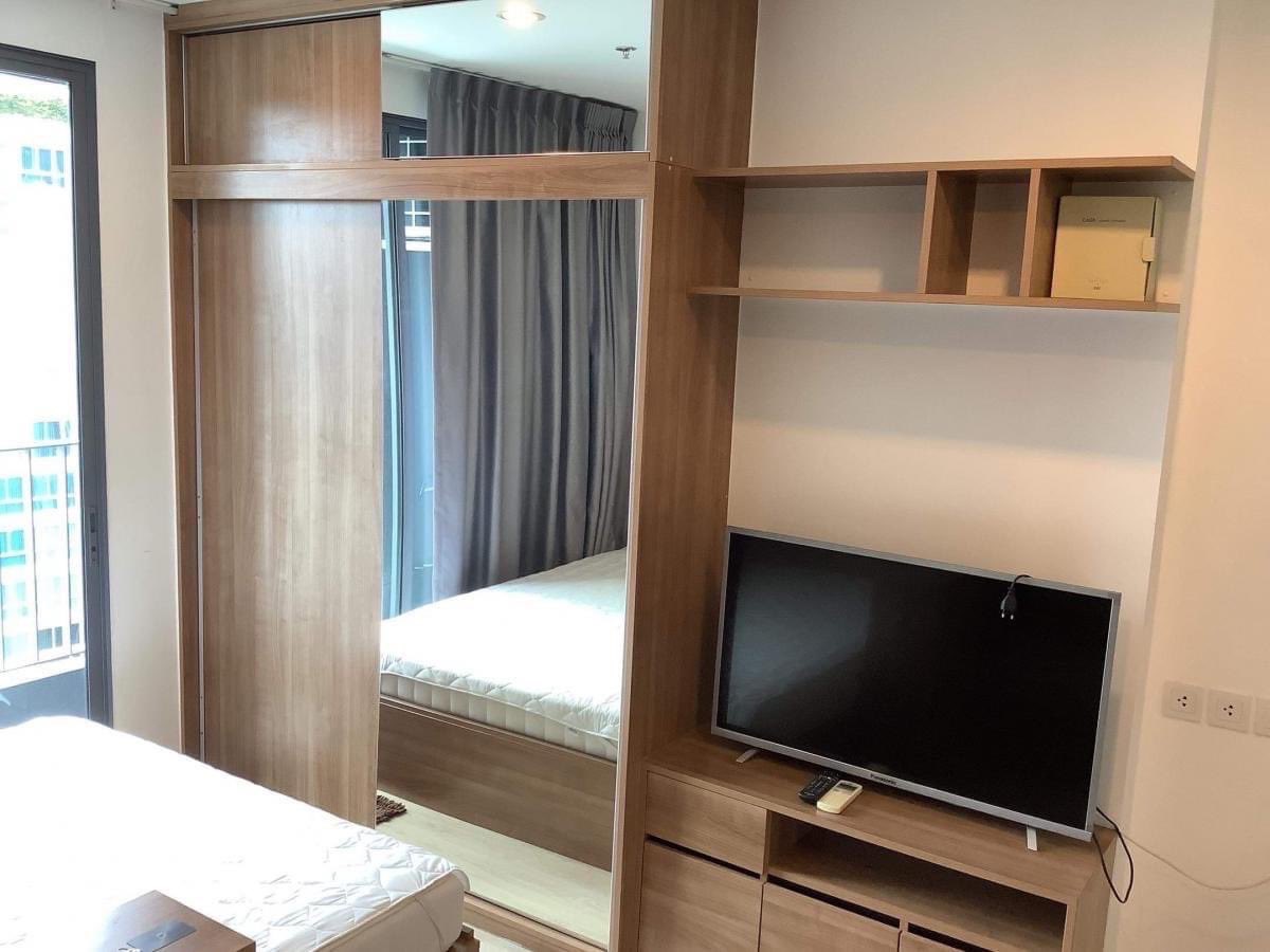 Condonearcu's tweet photo. 🚨ด่วน! ห้องหลุดที่ไอดีโอคิว จุฬา คอนโด 
- ห้อง Studio ขนาดพื้นที่ 23 ตรม.
- Built-in ทั้งห้องให้มีพื้นที่เก็บของเยอะมาก
- มีเครื่องใช้ไฟฟ้าให้ครบ ทีวี ตู้เย็น แอร์ ไมโครเวฟ เครื่องซักผ้า เครื่องทำน้ำอุ่น มีให้ครบภายในห้อง

💰 16,500/เดือน https://t.co/vY566EEdJr