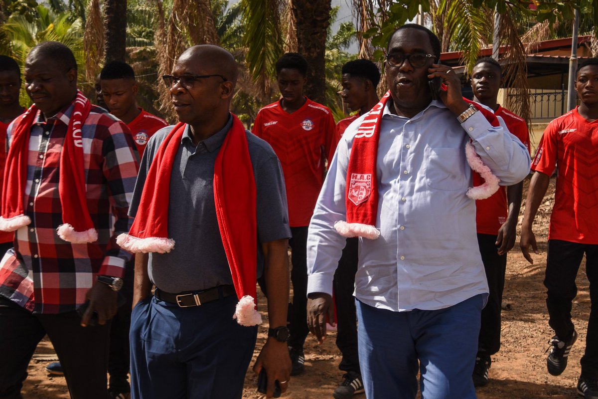 AcademieAFAS's tweet photo. 🤝 Le Consultant Technique Régional de la FIFA, M. 𝗢𝘂𝘀𝗺𝗮𝗻𝗲 𝗦𝗮𝘃𝗮𝗱𝗼𝗴𝗼 🇧🇫 était en visite de travail à l’AFAS ce matin. L’émissaire de l’instance dirigeante du football mondial a été impressionné par la qualité des infrastructures… (1/2)
#AFAS 🔵🔴 #Yorokoguia https://t.co/hASobSbtWw