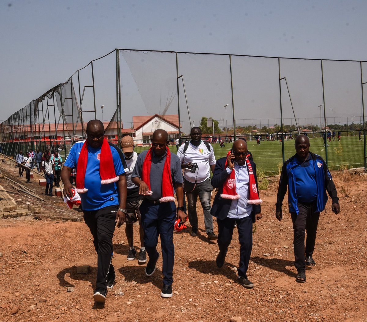 AcademieAFAS's tweet photo. 🤝 Le Consultant Technique Régional de la FIFA, M. 𝗢𝘂𝘀𝗺𝗮𝗻𝗲 𝗦𝗮𝘃𝗮𝗱𝗼𝗴𝗼 🇧🇫 était en visite de travail à l’AFAS ce matin. L’émissaire de l’instance dirigeante du football mondial a été impressionné par la qualité des infrastructures… (1/2)
#AFAS 🔵🔴 #Yorokoguia https://t.co/hASobSbtWw