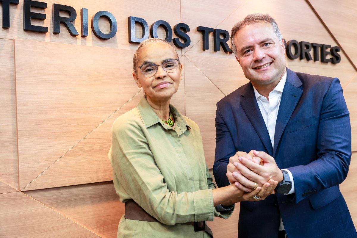 Infraestrutura e sustentabilidade caminhando juntos. Recebi a ministra @MarinaSilva para tratarmos de ações entre os Transportes e o Meio Ambiente. Juntos vamos trabalhar pelo desenvolvimento do nosso país, com diálogo e responsabilidade ambiental.