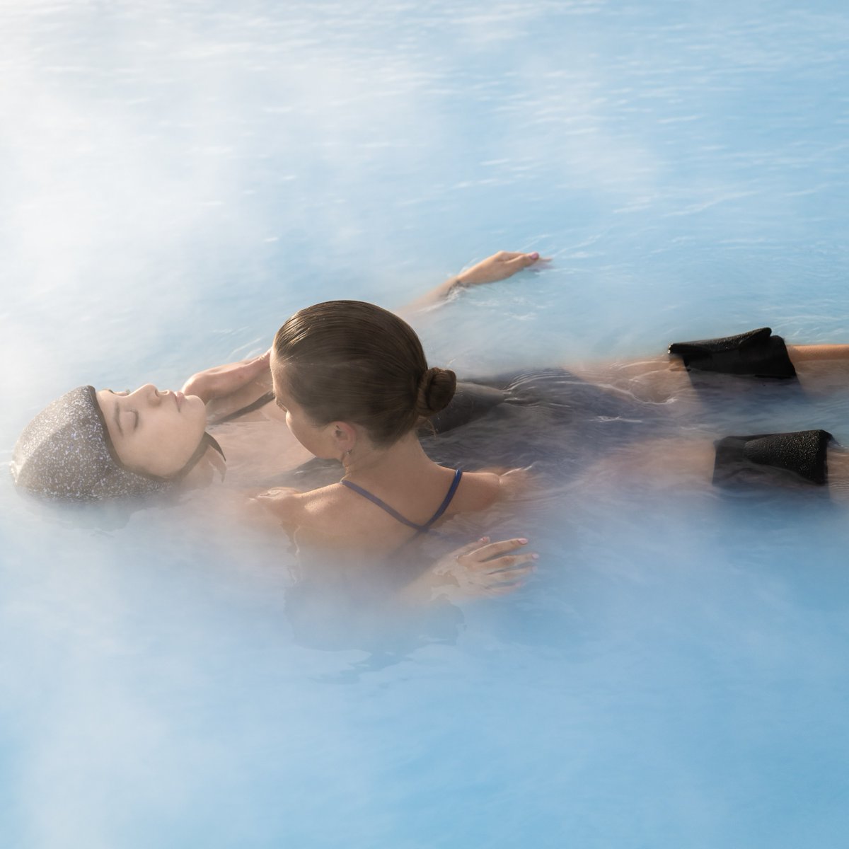 Did you know we offer float therapy? 💙 Immerse yourself in a deep state of relaxation that lets your mind rest and rejuvenate. Float therapy is all about letting go—surrender to the experience and drift into a world of profound calm. #BlueLagoonIceland #Iceland