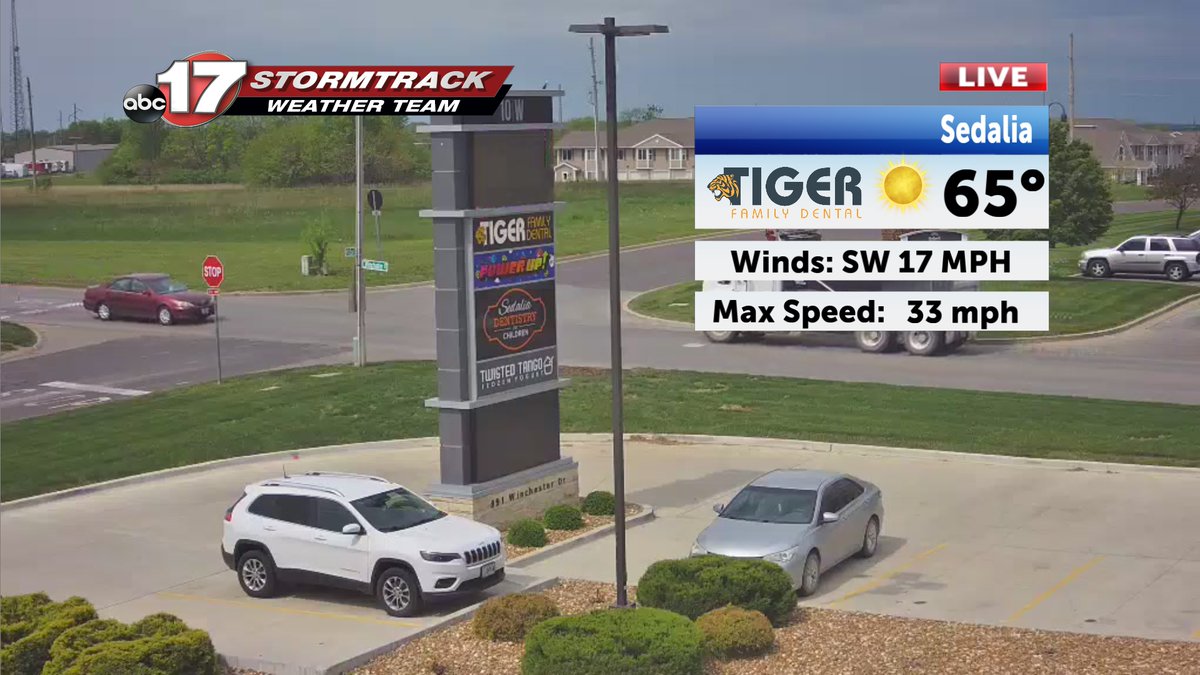 JohnRossWX's tweet image. Some spotty showers, thunderstorms, and cloud cover linger into the afternoon. I'll have the latest track on this evening's clearing at noon!
#CoMO, #JCMO, #MidMO, #MOwx