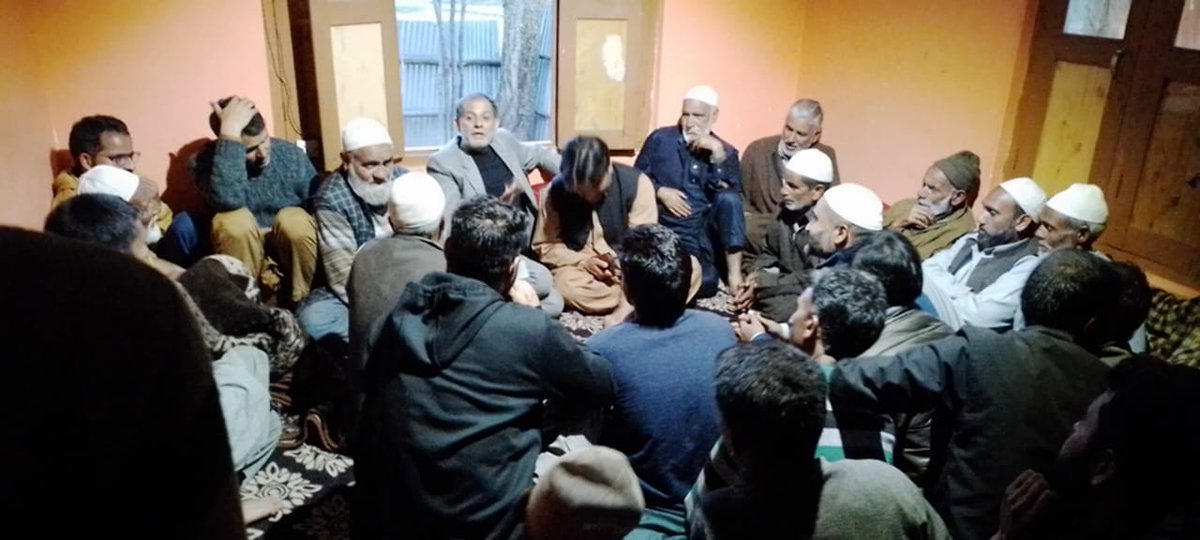 jahingir01's tweet photo. A meeting held with the workers @JKPCOfficial at My residence in village TULWARI
In presence of Ashiq Hussian and Ab Rashid sahb
@_jkpc_sopore @jkpc_123 @JkpcKulgam @YJKPC_ 
#DignityandDevelopment https://t.co/sckGQ3QMDU