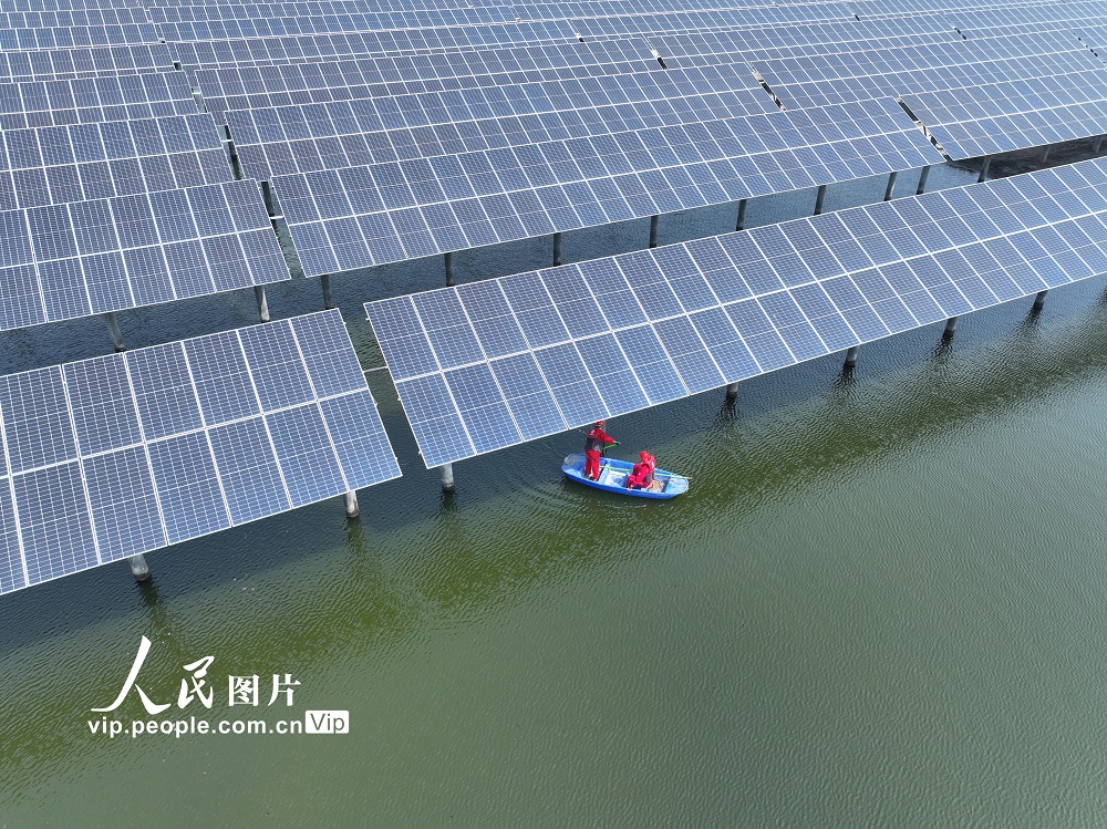 Proyecto fotovoltaico de superficie acuática más grande de CNPC (China National Petroleum Corporation) en Tangshan, Hebei, China, capaz de generar 149.000kwh dirio en promedio en su 1º año, para ahorrar 16.600 tons de carbón y reducir emisión de CO2 en 45.900 tons por año.🇨🇳🥰🥰