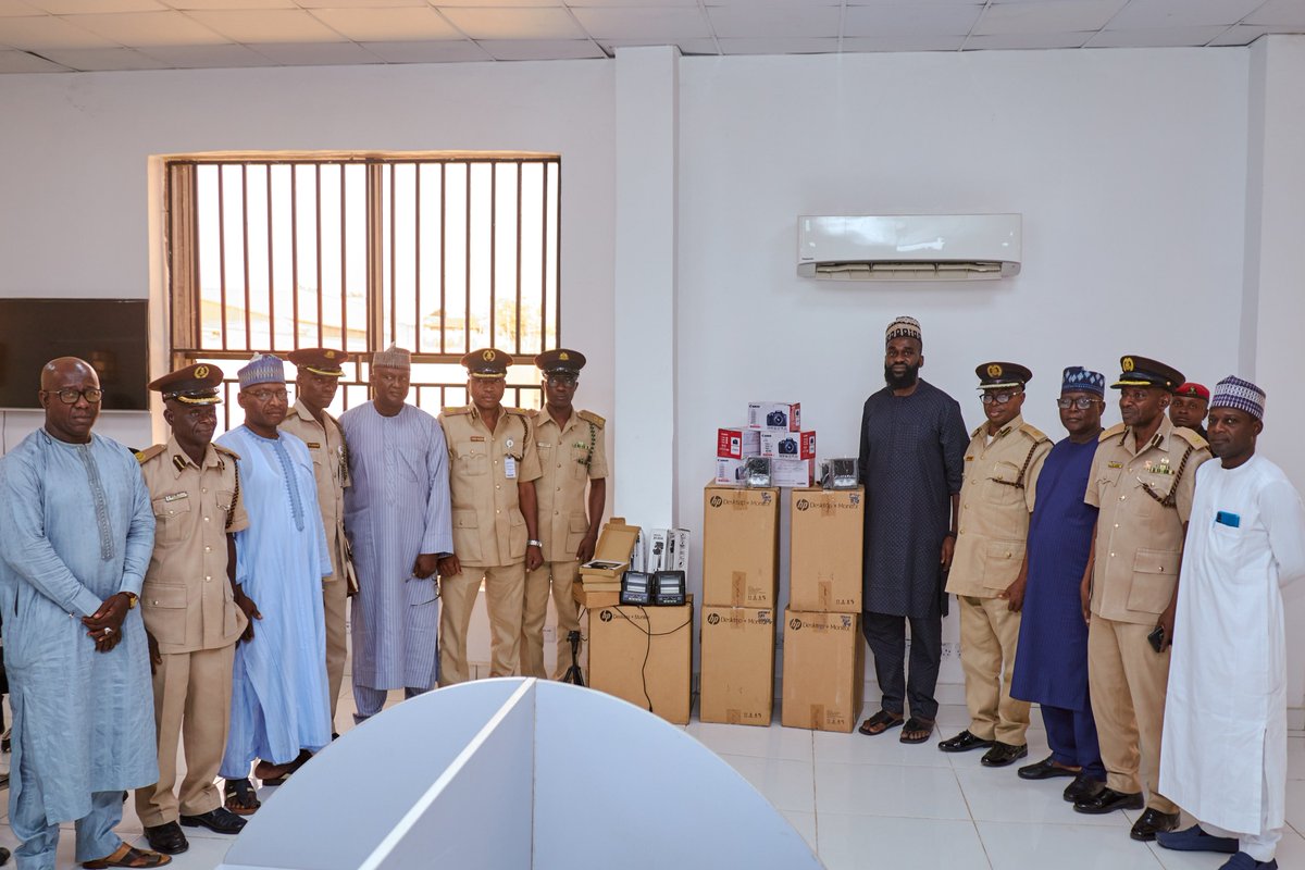 NSITDEA's tweet photo. Hon. Suleiman Isah @El_Ayman, our Commissioner, presented state-of-the-art passport-capturing equipment to the Nigerian Immigration Service @nigimmigration, in compliance with the directive given to the Ministry by our Farmer Governor Mohammed Umaru Bago @HonBago https://t.co/rcNJ3lTBce