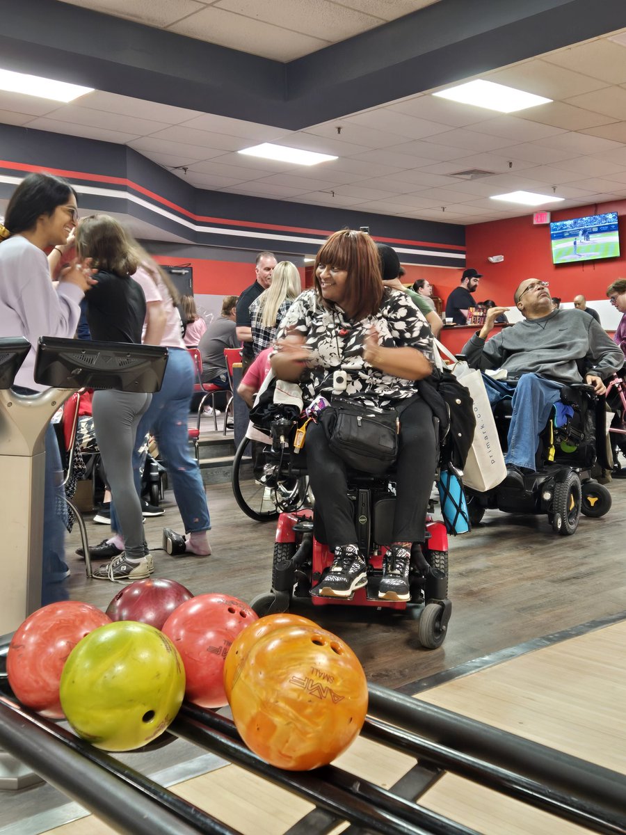 NYCSpinal's tweet photo. We had a blast Bowling with the STARS on Saturday. See more photos at https://t.co/ifDQbncP9r https://t.co/yNwVKKXIeY