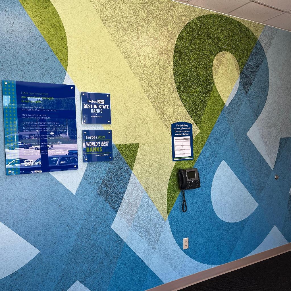 🌟 Transforming S&T Bank's look and feel with an amazing graphics installation! 🎨 From concept to reality, we've revamped their space to reflect their brand's essence. 💼✨ Swipe to see the stunning transformation! 

#GraphicsInstallation #BrandTransformation #HWY85Creative