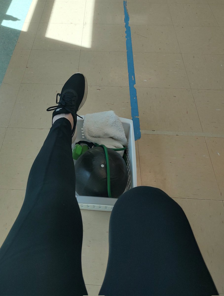 ColleenEckmark's tweet photo. Bionic Bad Ass alert! ๐Back to back classes have been completed. One more class to go. So what if it's a watercolor painting class. I'm counting it as exercise! #BellevueYMCA #Circuit #Yoga #Watercolor #BionicBadAss https://t.co/tH8hSJFnjg