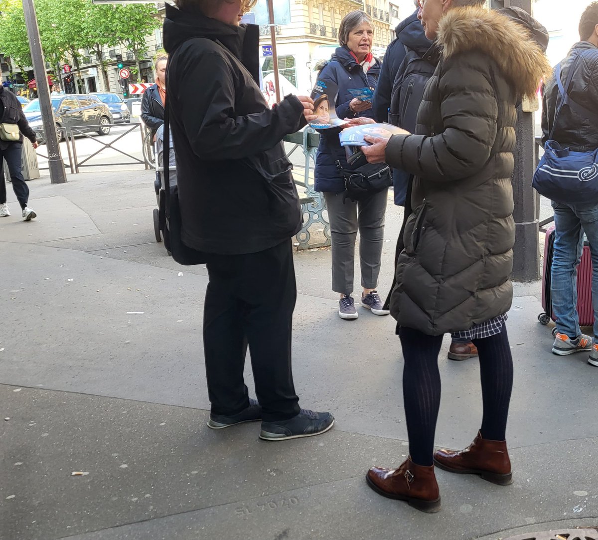 Renaissance20e's tweet photo. Le #9juin rien n'est fait, il faut envoyer des députées et députés qui vont réellement bosser les dossiers #européens comme ✅️@ValerieHayer @BesoindEurope 

❌️Et non des fainéants comme #JordanB

#Europeennes2024 #Europe #France #Paris #Paris20 
🇨🇵🇪🇺 https://t.co/789FhIr5sZ