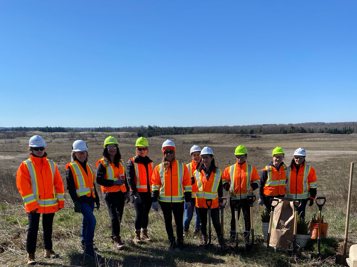 Lafarge_Canada's tweet image. 🌳As we celebrate #EarthDay, we&apos;re going beyond operations and products. Our women&apos;s affinity group, planted over 1000 trees across Eastern Canada, symbolizing our dedication to sustainability and preserving nature for future generations. #BuildingProgress