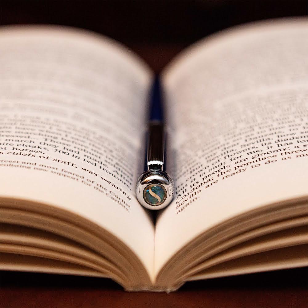 scriveiner's tweet photo. “One book, one pen, one child and one teacher can change the world.” - Malala YousafzaiHappy #WorldBookDay!
#worldbookday2024 #booklovers #MalalaYousafzai #luxurypen #bookannotating https://t.co/YM7yXucuxj