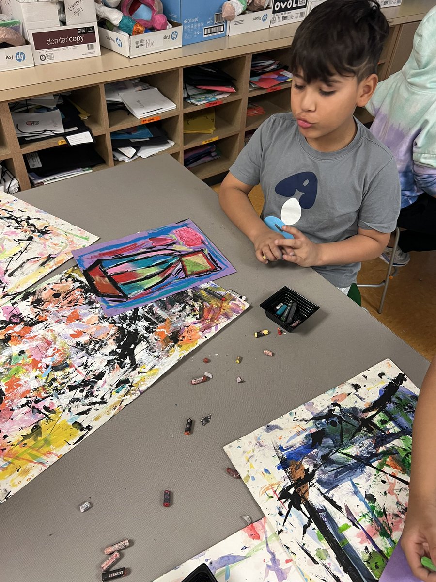 2nd grade learning how to blend oil pastels in a 🪩BLInGY✨ Gemstone drawing. @friscofinearts @friscoisd @CarrollFISD #art #elementary