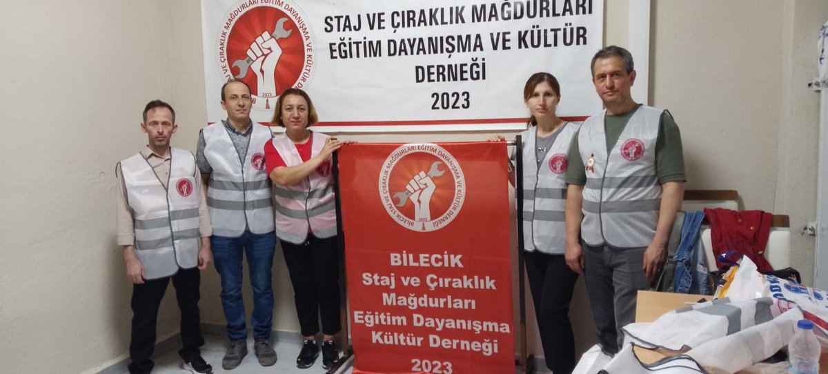 TBMM'nin açılış gününde Bilecik Staj ve Çıraklık Mağdurları Derneğimizin kendi ofisinde ilk görüşmelerimizi yapmanın mutluluğunu yaşıyoruz.
DİSK Bilecik temsilcileri ve 
Bozüyük Kent Konseyi üyelerine teşekkür ediyoruz.

Çıraklara 23 Nisan #ÇıraklarÇalıştıDevletYokSaydı