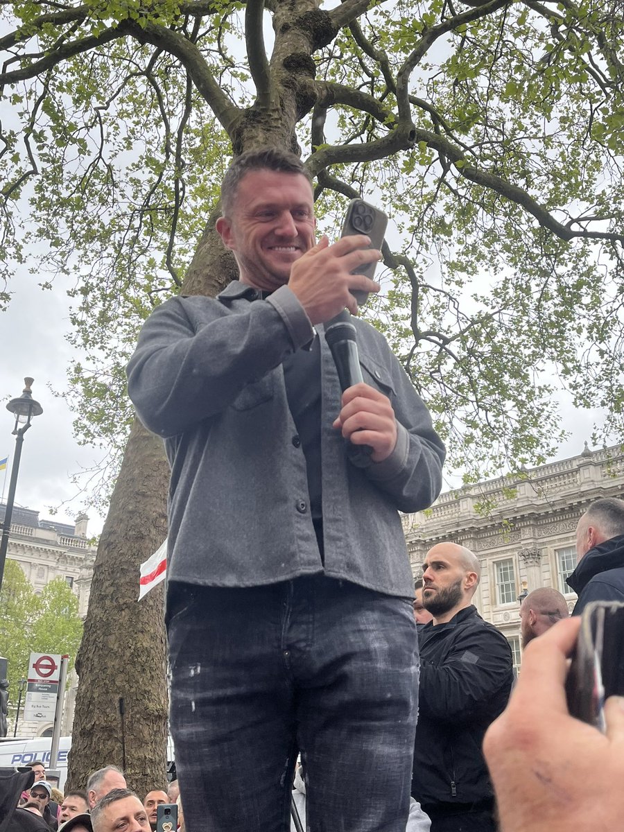 The face you make when you just wiped the floor with the <a href="/metpoliceuk/">Metropolitan Police</a> in court…
<a href="/TRobinsonNewEra/">Tommy Robinson 🇬🇧</a>